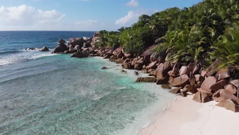 塞舌爾群島拉迪格島 (la digue) 的安斯科科科 (anse coco),小安斯 (petit anse) 和大安斯 (grand anse) 的白色海灘和藍色水域的空中景色