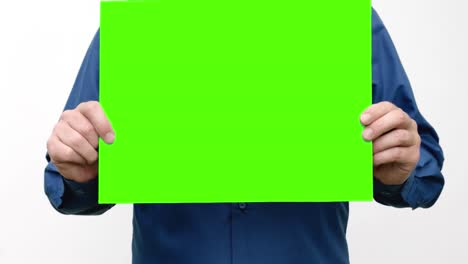 el hombre sacude y hace zoom, pantalla verde.