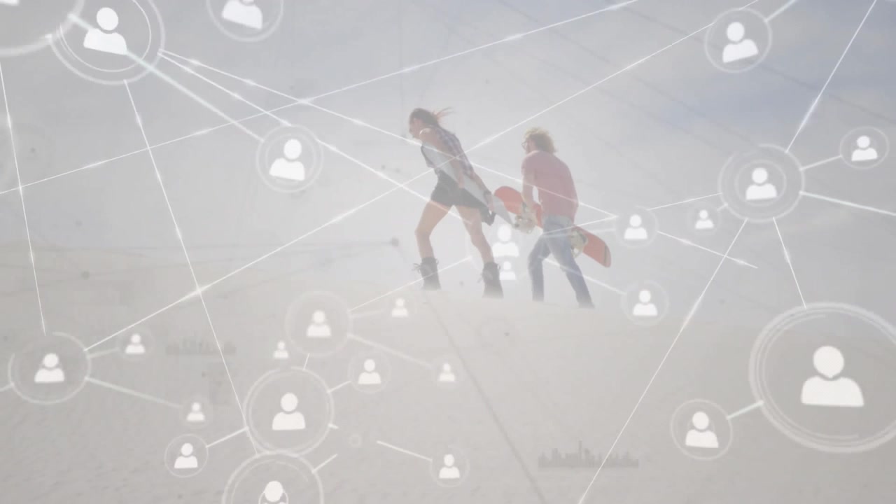 Freunde gehen eine Sanddüne entlang, tragen Boards und aktivieren Benutzersymbole, die ein digitales Netzwerk anzeigen.