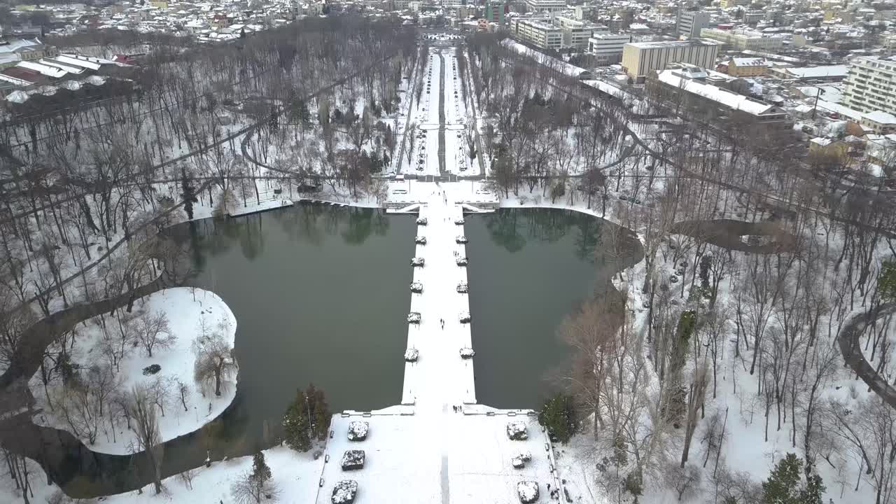 루마니아 부쿠레슈티에서 겨울 동안 캐롤 i 공원의 조감도