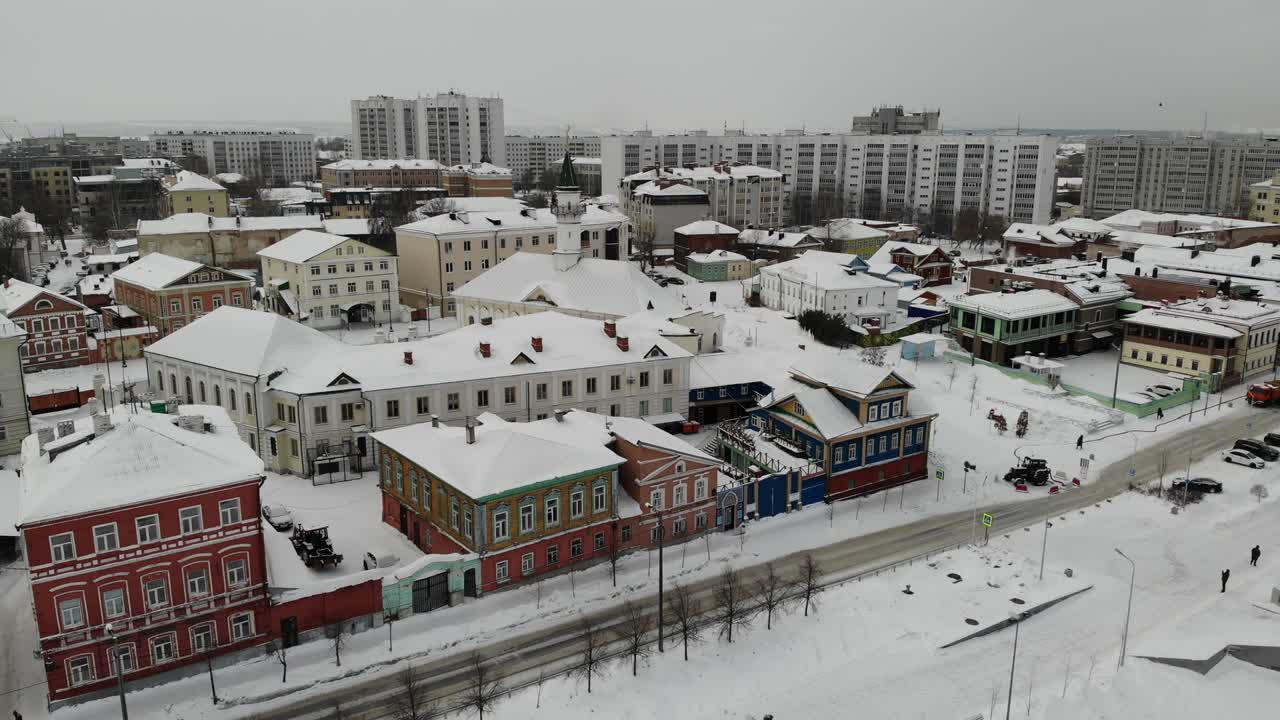 에어리얼 올드 타타르 터: 모스크 타타르스탄과 함께 오래된 목조 집. 겨울