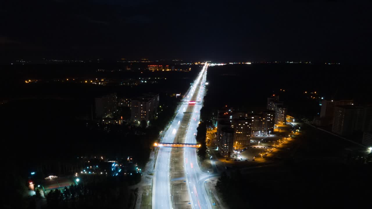 autopista nocturna vista aérea del paisaje urbano