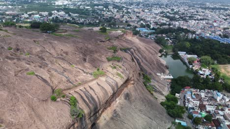 vista aérea del fuerte de roca de dindigul y el valle, ciudad de dindigula, tamil nadu, india