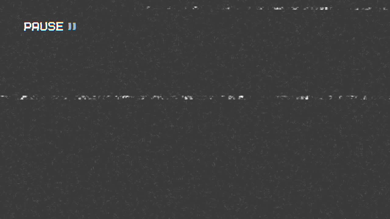 Schermata di pausa VHS retrò con effetti statici e glitch