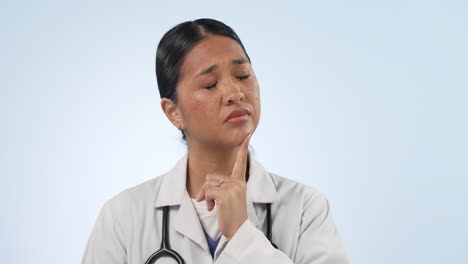 pensando, mujer o médico en el estudio con duda