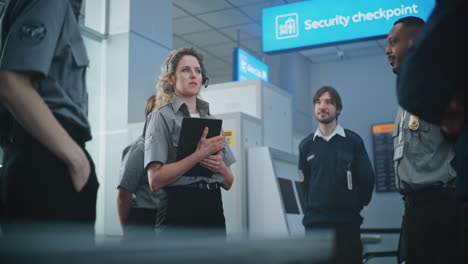 interacción en los puestos de control de seguridad de los aeropuertos