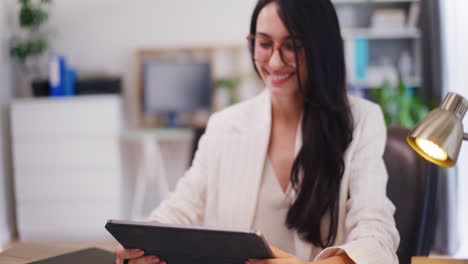 Close-up-of-Businesswoman-Using-Digital-Tablet-in-Office