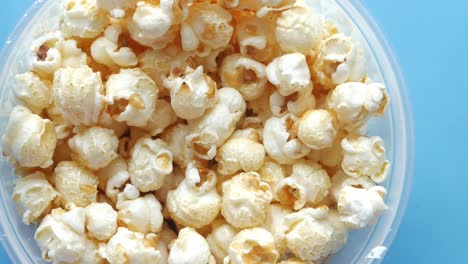 caramel popcorn in a container