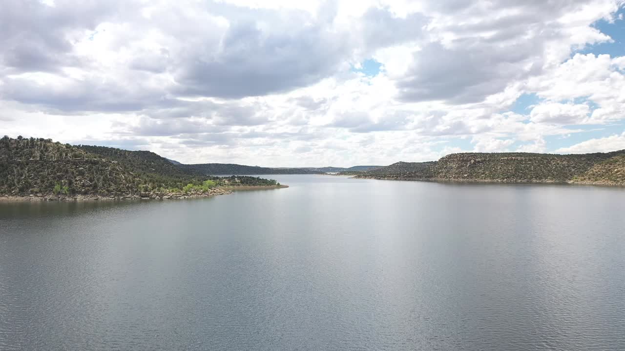 lago en el área suroeste de las cuatro esquinas de nuevo méxico y colorado haciendo un pt de plataforma aérea