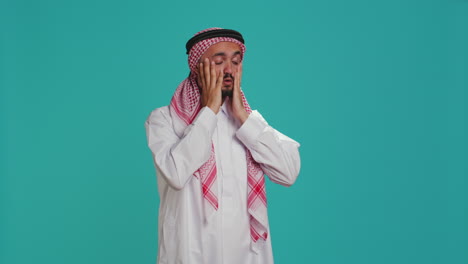 middle eastern man having migraine