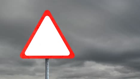 animación de una señal de tráfico triangular con el cielo en el fondo