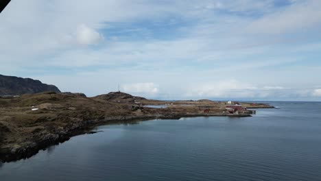 Luftdrohne-4K-Aufnahmen-Der-Brücke-In-Reine,-Lofoton-Inseln,-Norwegen