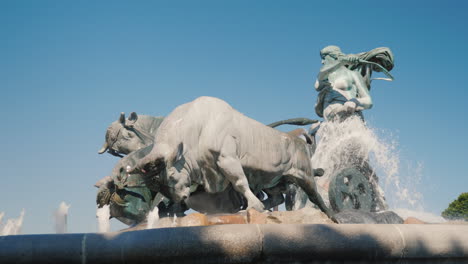 Gefion-brunnen---Ein-Brunnen-In-Der-Nähe-Des-Hafens-In-Kopenhagen-Die-Skulpturale-Komposition-Des-Brunnens