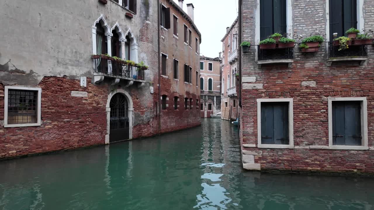 View of the corridors, roads and bridges of the beautiful cities of Venice, Italy