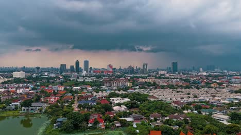 Un-Timelapse-De-Un-Día-Nublado-En-Pakkret-Tailandia,-Un-Suburbio-Más-Pequeño-En-Las-Afueras-De-Bangkok