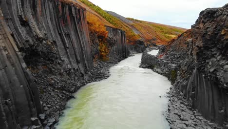 a drone filmed a river from above