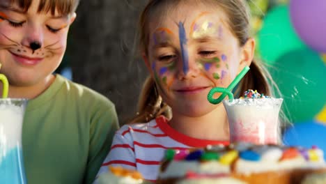 Kids-having-sweet-food-and-drinks-in-the-playground-4k