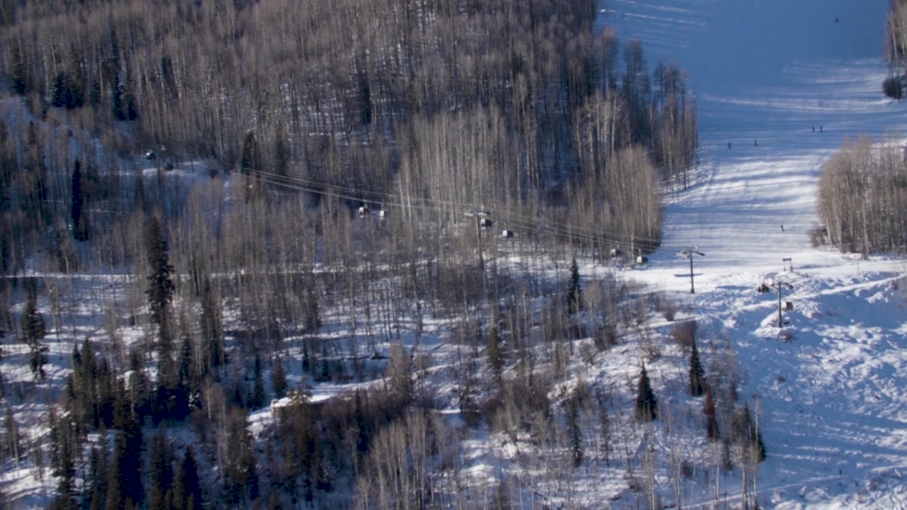 Gondol på vei opp Vail Mountain vinterskisessong