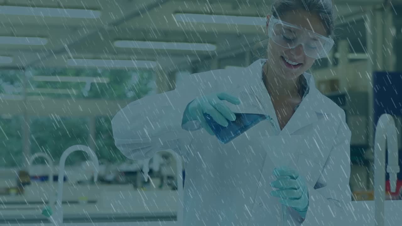 Animazione di neve che cade sopra una scienziata caucasica in laboratorio con un becher.