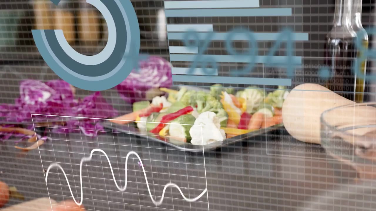 Un indicatore appare sopra un colino, espandendosi in un grafico a torta rotante, mentre un HUD raccoglie e analizza dati su un piatto.