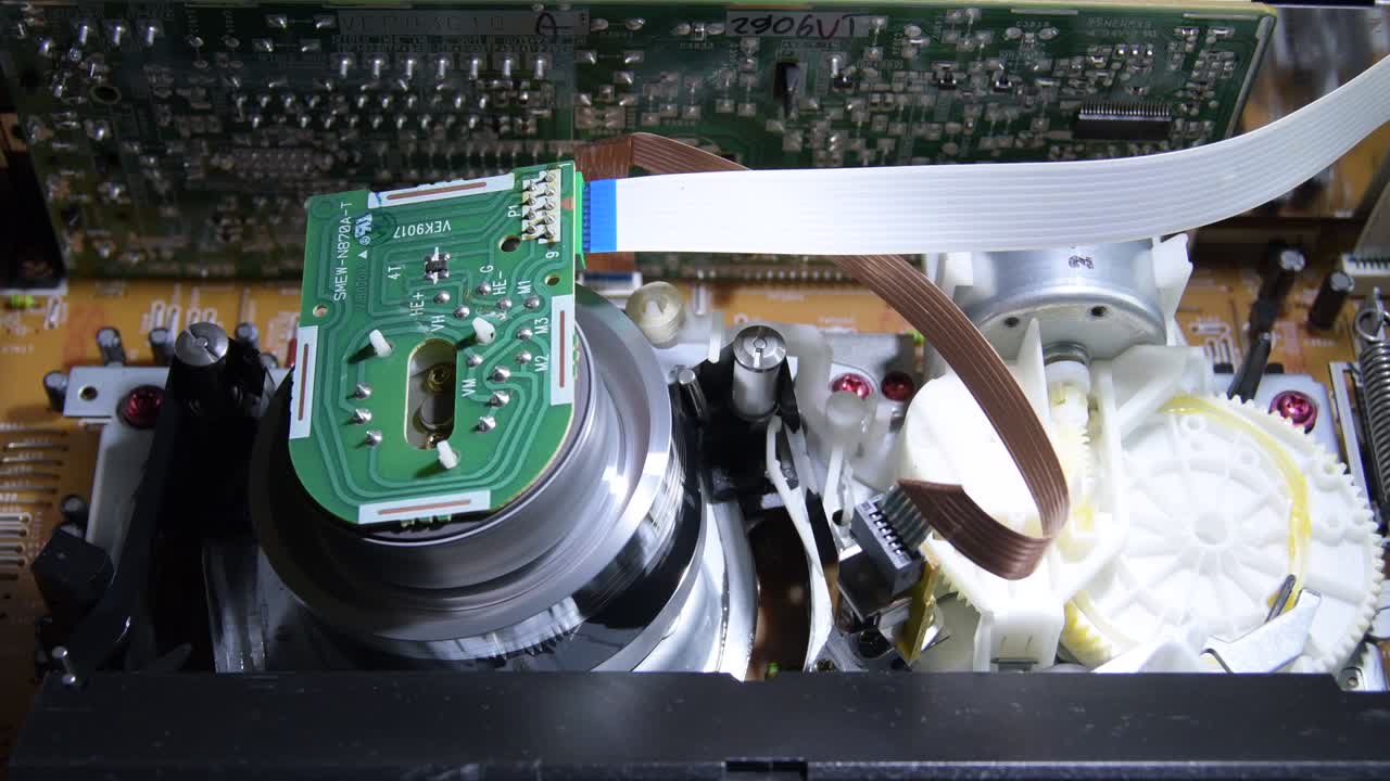 vhs mecanismo de cabeza helicoidal de video que detiene y expulsa una cinta de video
