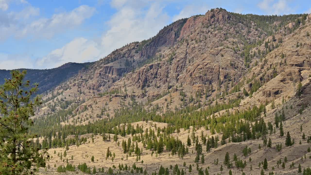 serenidad en medio de la majestuosidad volcánica: explorando el paisaje tranquilo de battle bluff en kamloops