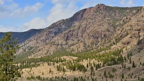 Serenidad-En-Medio-De-La-Majestuosidad-Volcánica:-Explorando-El-Tranquilo-Paisaje-De-Battle-Bluff-En-Kamloops