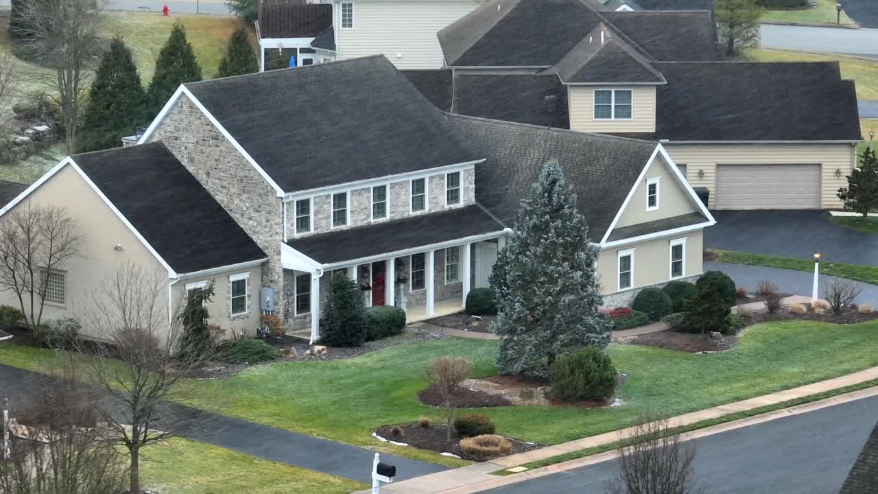 미국 교외의 큰 집