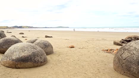 las rocas de moeraki en nueva zelanda