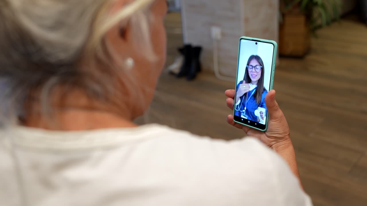 Consulta de telemedicina por teléfono inteligente