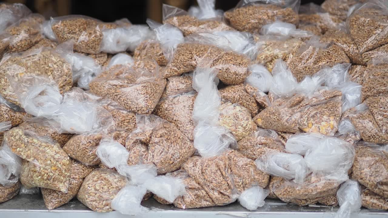 Kornbunke pakket i små plastikposer