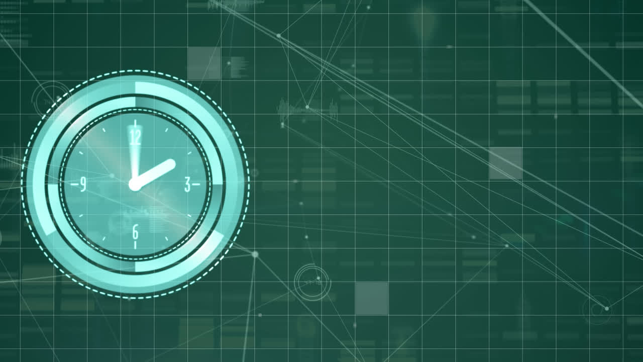 Animazione di un orologio al neon che ticchetta e elaborazione dati su una rete a griglia su sfondo verde.