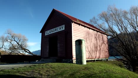 glenorchy queenstown nueva zelanda famoso cobertizo rojo panorámica de izquierda a derecha