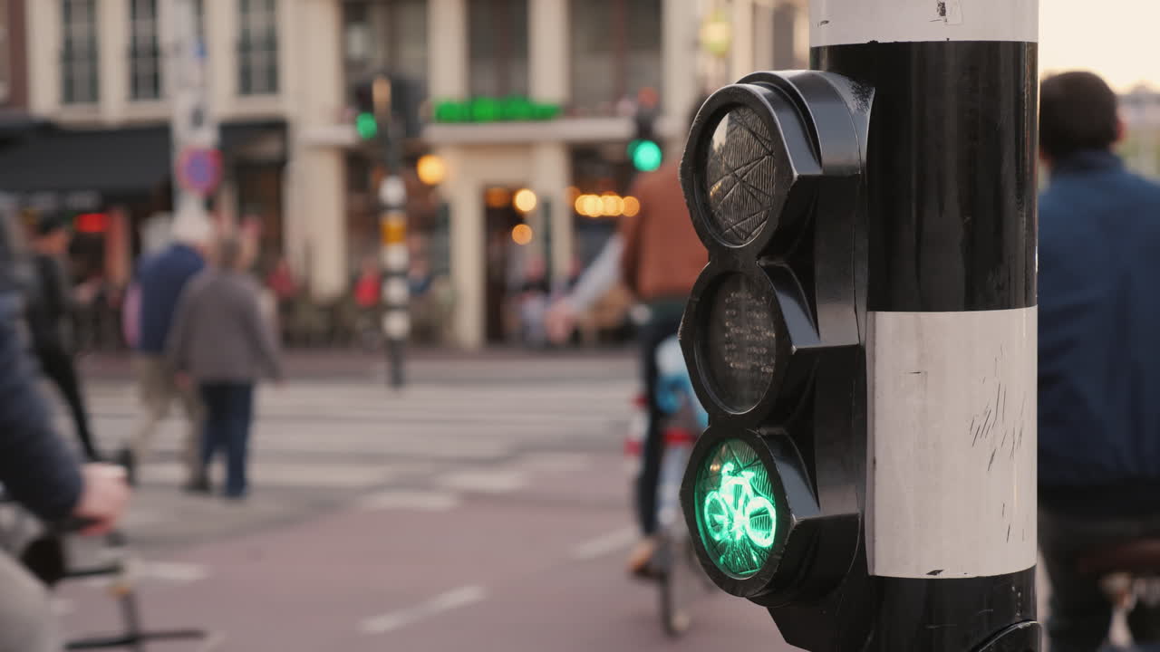 bicicletas en amsterdam y semáforo