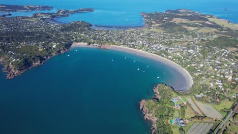 Big-Oneroa-Beach-With-Turquoise-Ocean-In-Waiheke-Island,-Auckland,-New-Zealand---Aerial-Panoramic