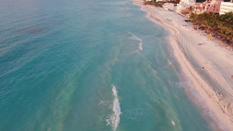 Rolling-waves-breaking-in-the-sand-off-the-coast-of-Cancun,-Mexico
