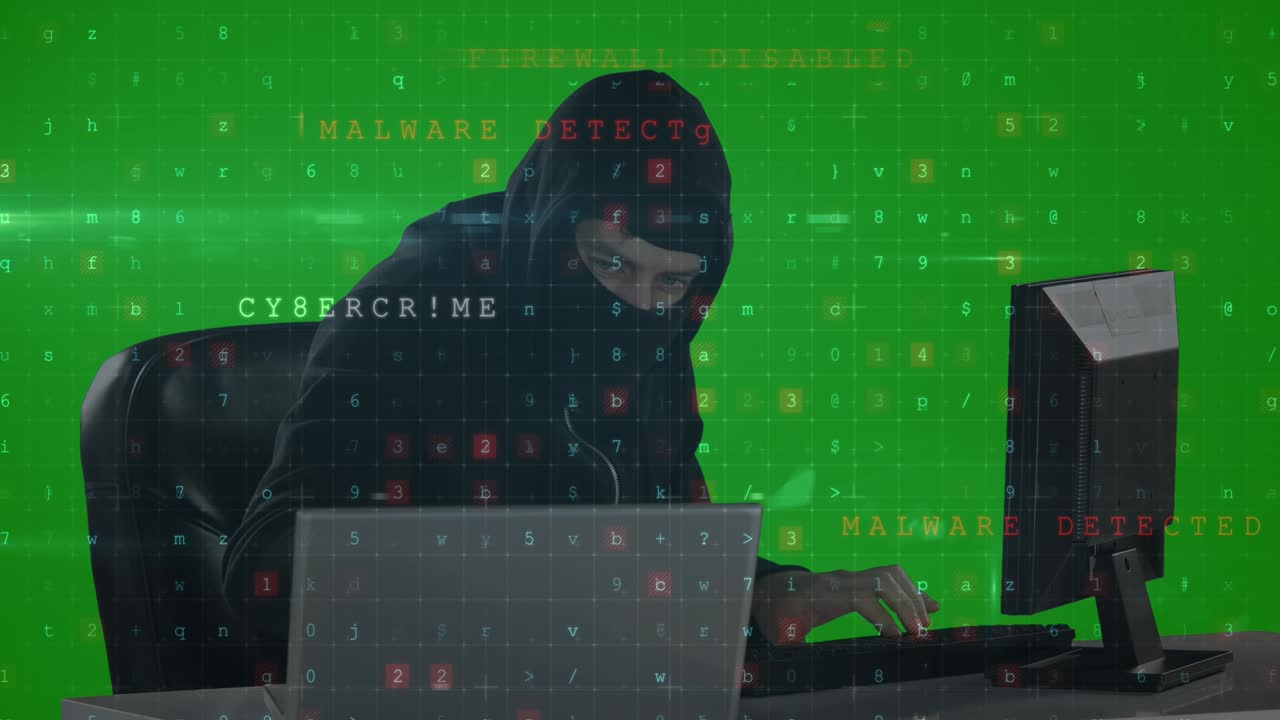procesamiento de datos de seguridad cibernética sobre un hacker masculino usando computadora y portátil contra pantalla verde