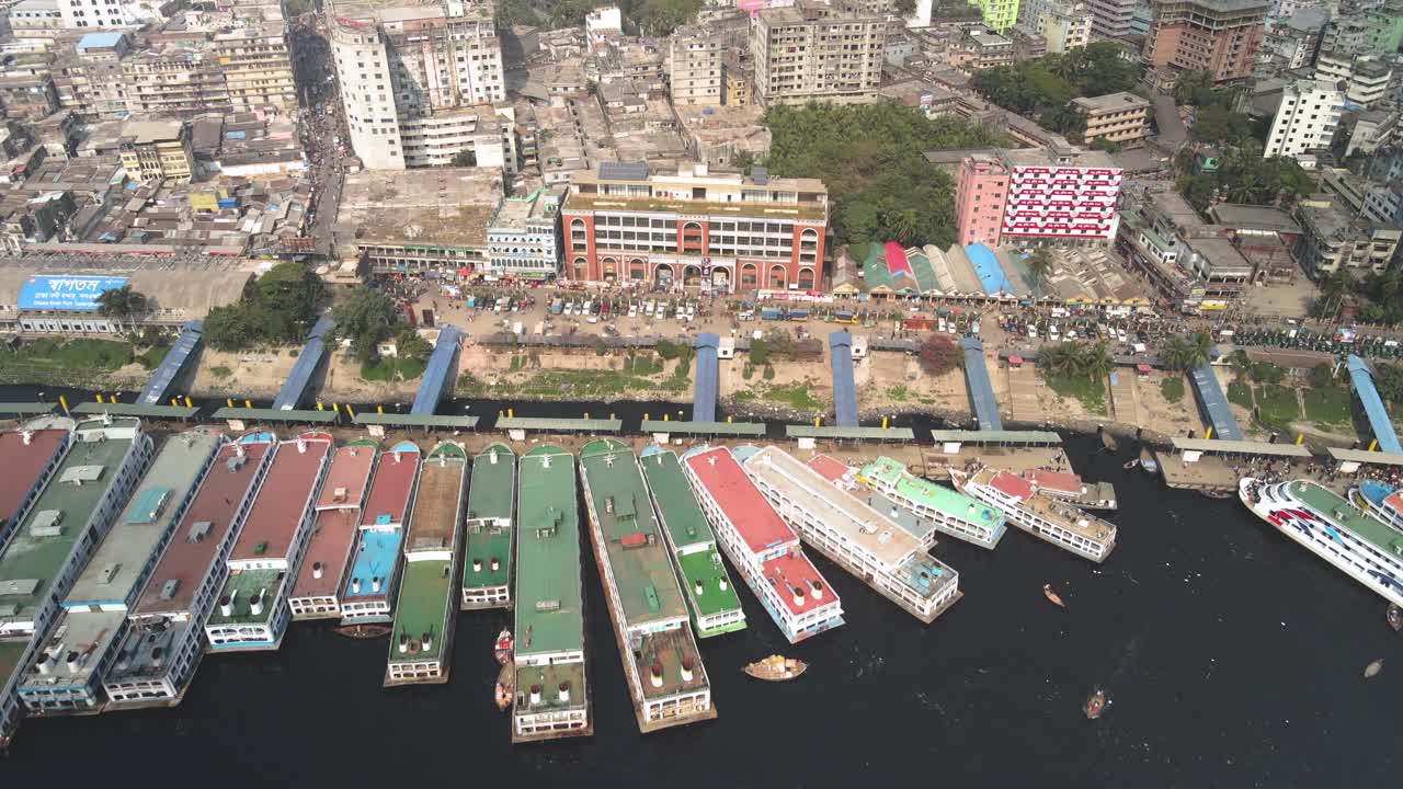 발사 터미널의 4k 드론 샷