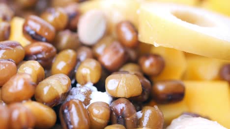 ensalada de frijoles mungo de primer plano