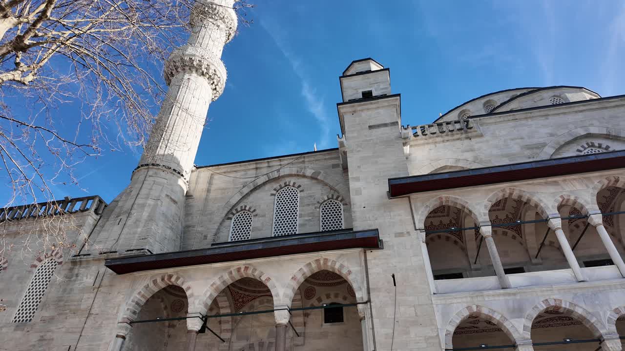 el exterior de una mezquita en estambul