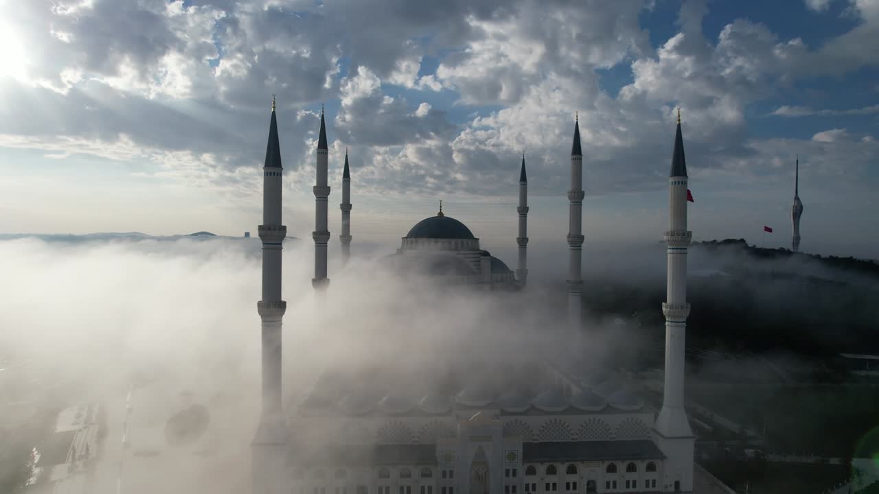 мечеть камлика в тумане ускудар