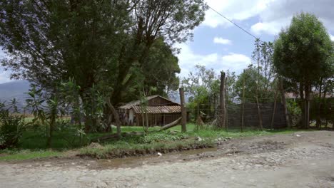 Casa-Humilde-En-Las-Montañas-Andinas