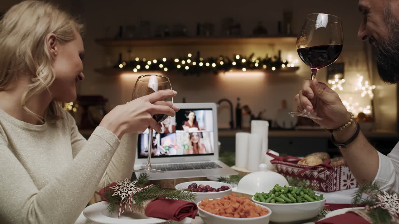 pasar la navidad con amigos en línea