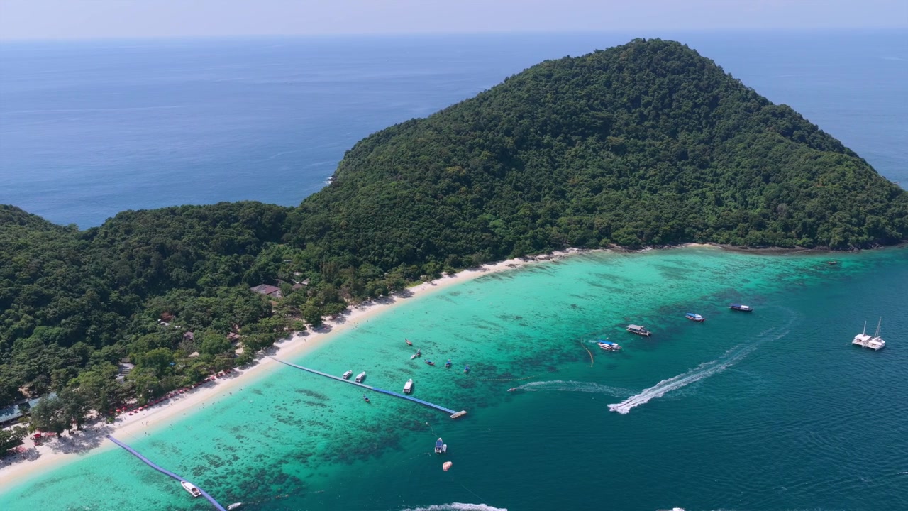 Spiaggia di Corallo a Phuket, Thailandia, in estate