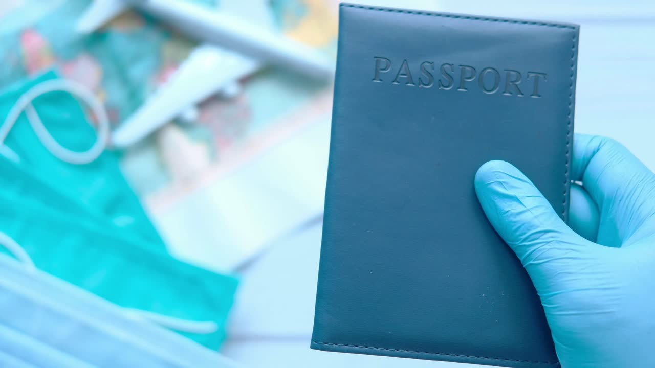 pasaporte con medidas de protección durante el viaje