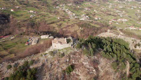 Vista-Circular-Aérea-Del-Santuario-De-La-Santa-Cruz