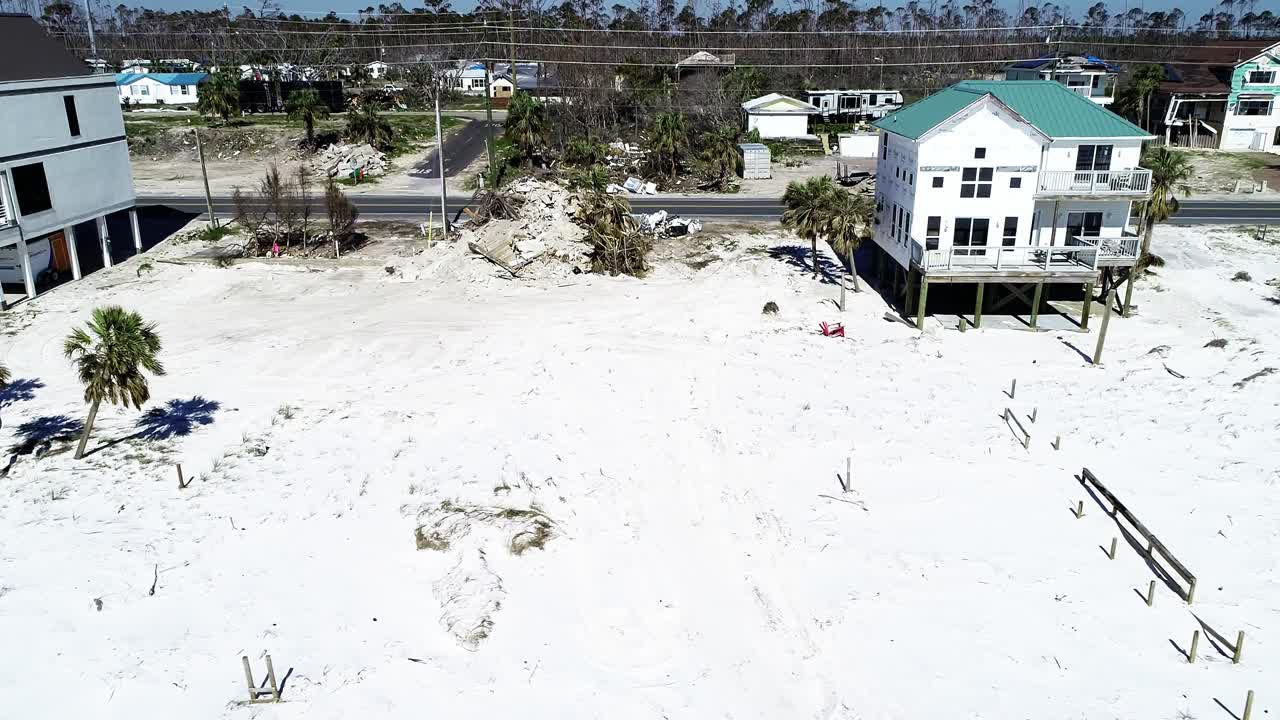 포트 세인트의 해변가 주택에 대한 허리케인 피해