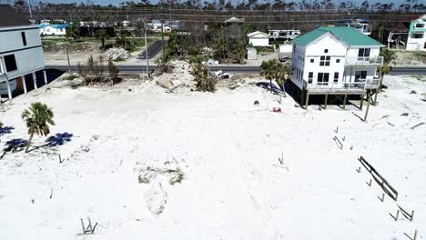 daños por huracanes en casas frente al mar en port st