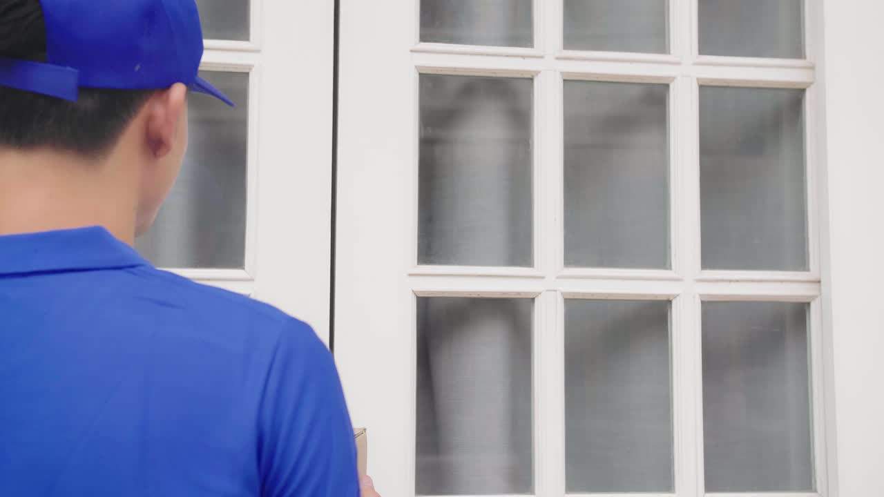 persona de entrega y cliente