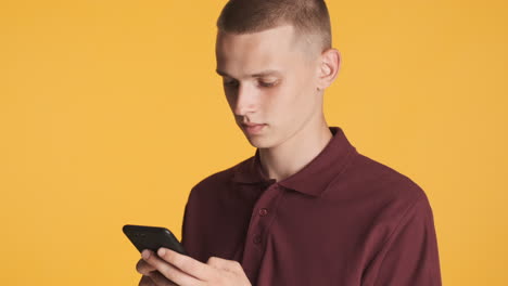 Man-chatting-with-his-smartphone